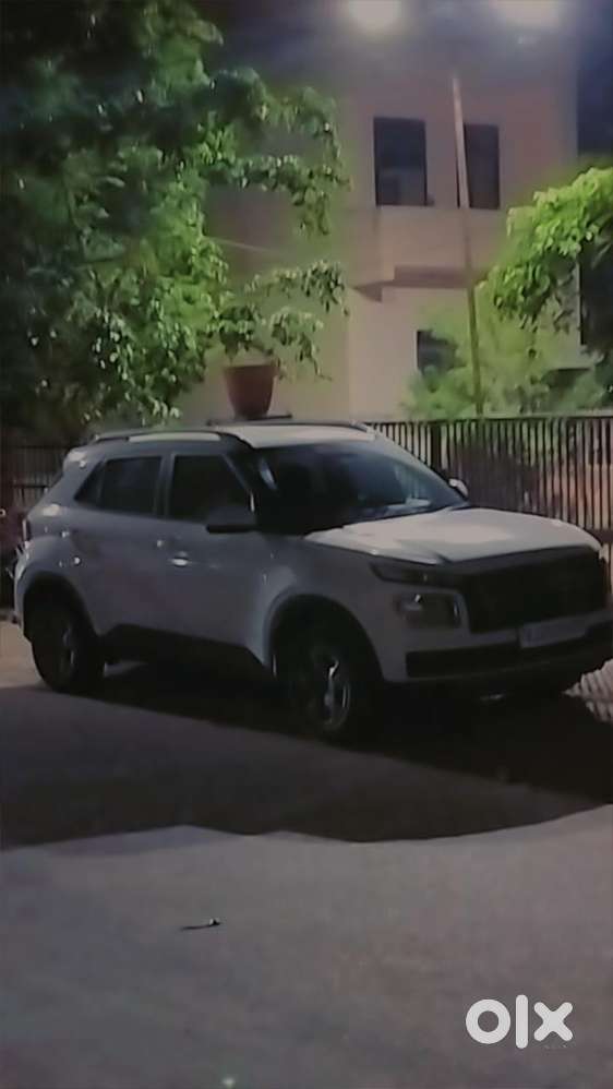Hyundai Venue Petrol 2023