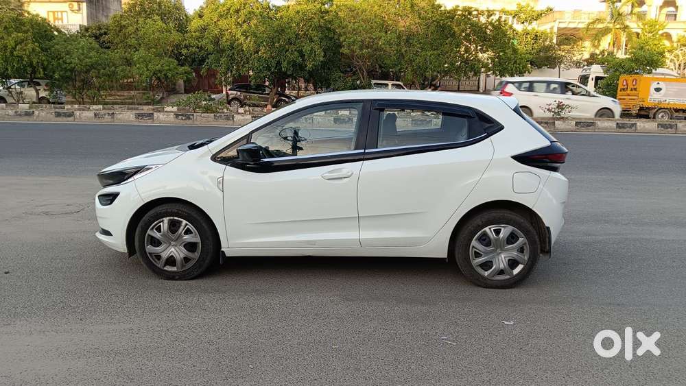 Tata Altroz 1.2 Xm Plus, 2023, Petrol
