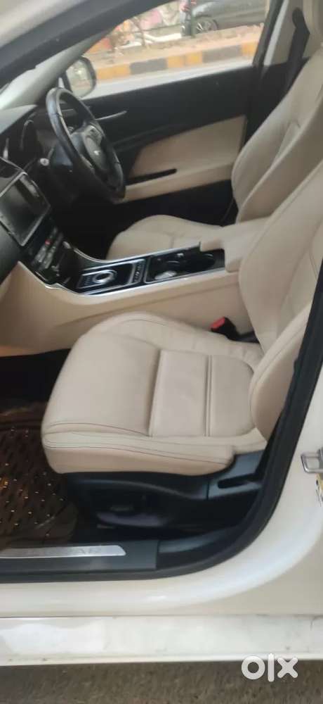 Jaguar Xe Portfolio, 2016, Petrol