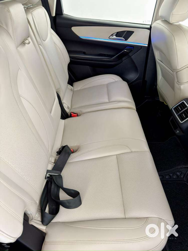 Mahindra Xuv700 2.2 Ax 7 Diesel Mt Luxury Pack Str, 2024, Diesel