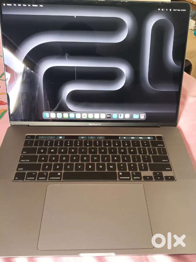 Macbook pro 2019 model i7 16 GB 512 GB