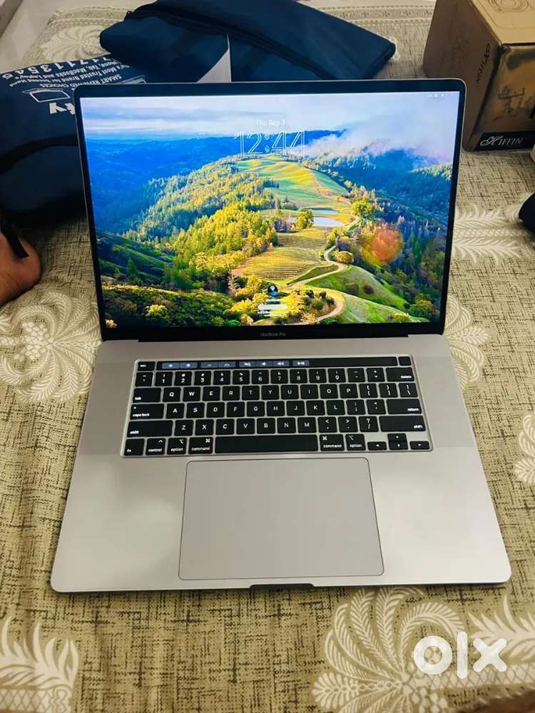 Apple macbook pro i9 8 core 16 64GB Ram 512 gb storage
