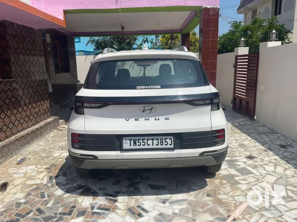 Hyundai Venue 2023 Petrol Well Maintained