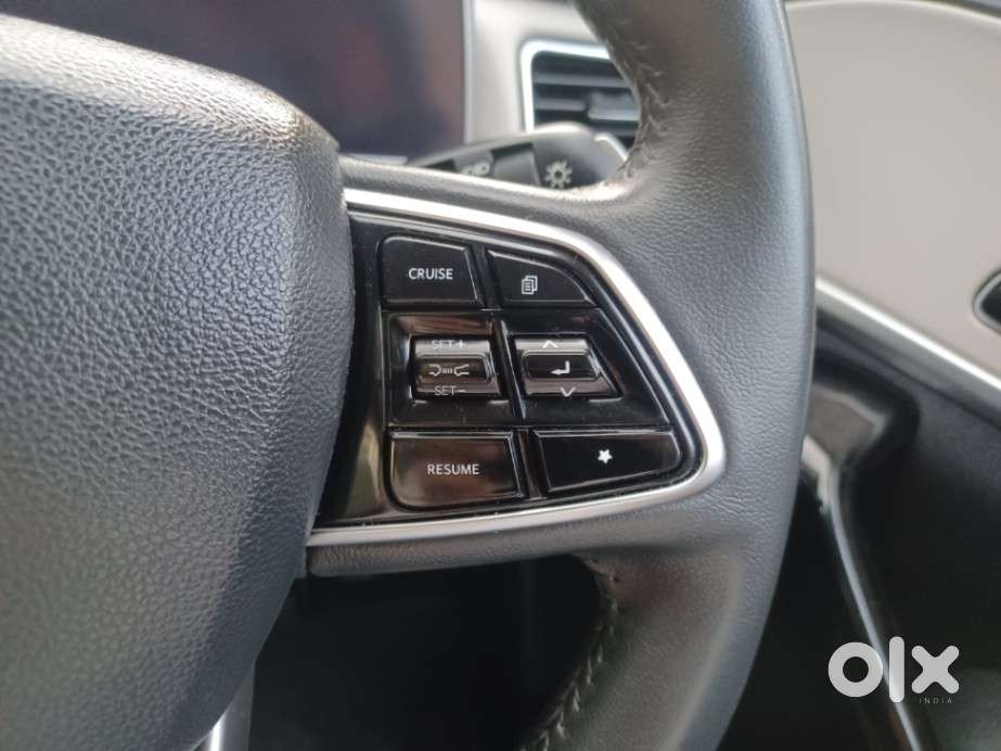 Mahindra Xuv700 2.2 Ax 7 Diesel At Luxury Pack Str, 2022, Diesel