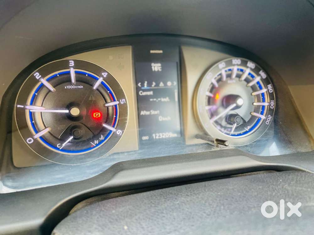 Toyota Innova Crysta 2.7 V, 2016, Diesel