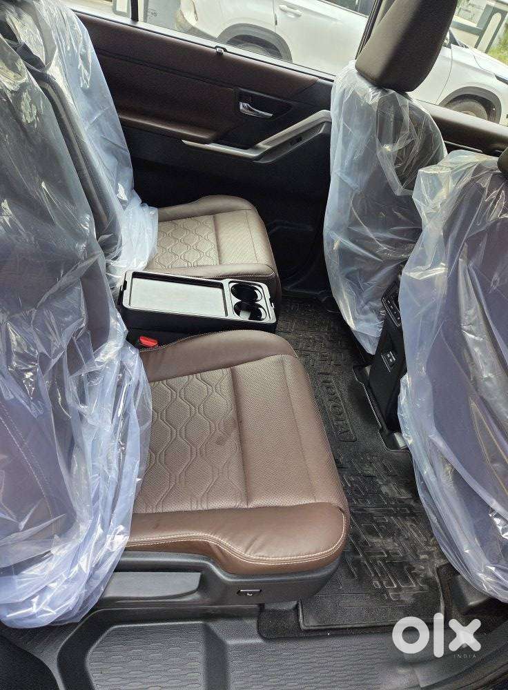 Toyota Innova Hycross 2.0 Zx (o) Hybrid 7 Str, 2025, Petrol