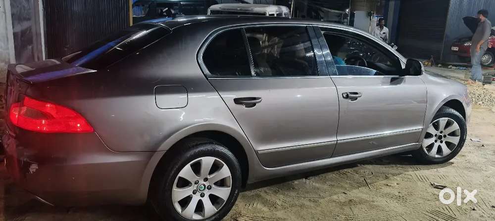 Skoda Superb Elegance 2011 Car