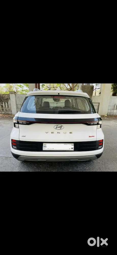 Hyundai Venue 2024 Petrol Well Maintained