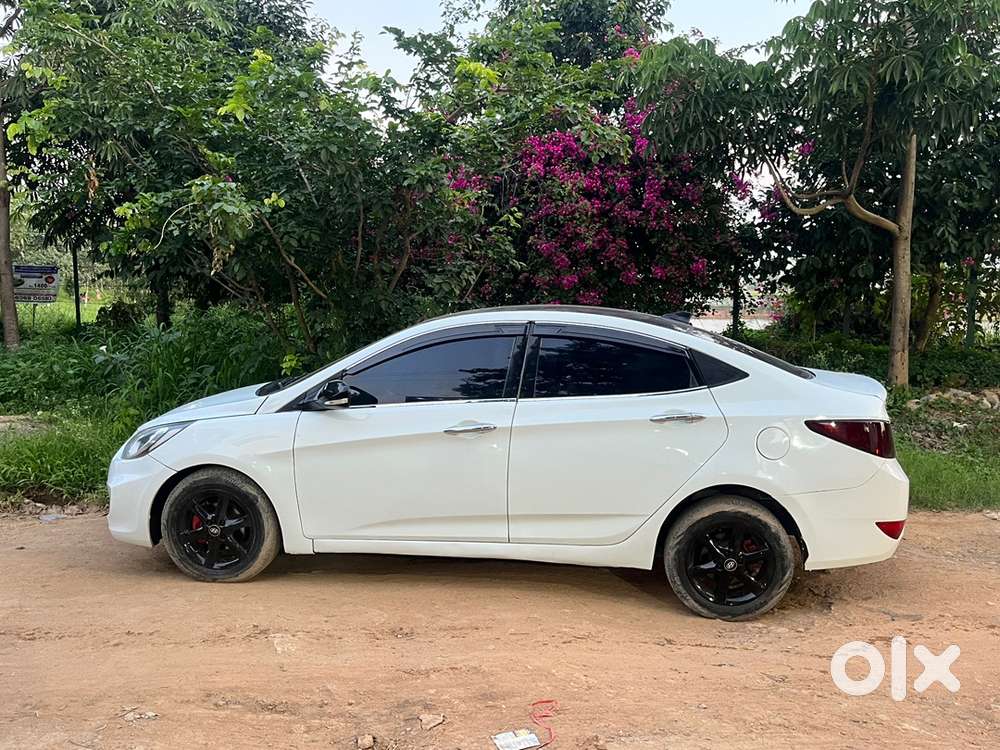 Hyundai Verna Fluidic 2012
