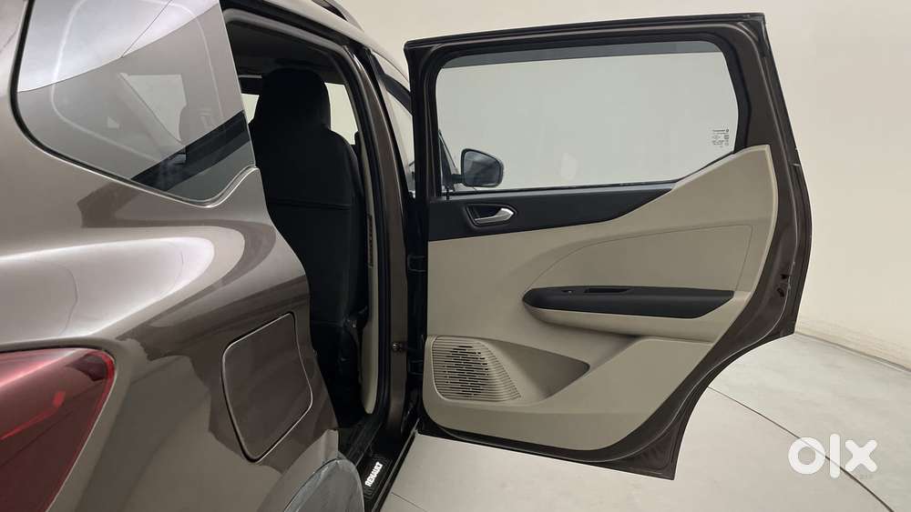 Renault Triber Rxz, 2022, Petrol