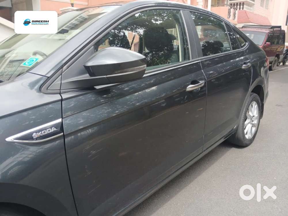 Skoda Slavia Ambition 1.0l Tsi At, 2022, Petrol