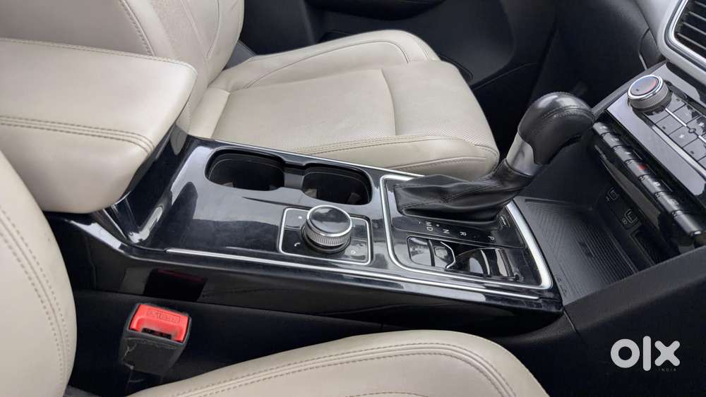 Mahindra Xuv700 2.0 Ax 7 Petrol Mt Str, 2021, Petrol