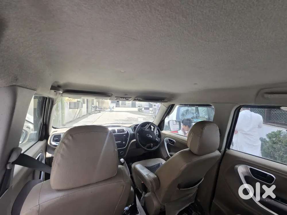 Mahindra Tuv 2016 Modal