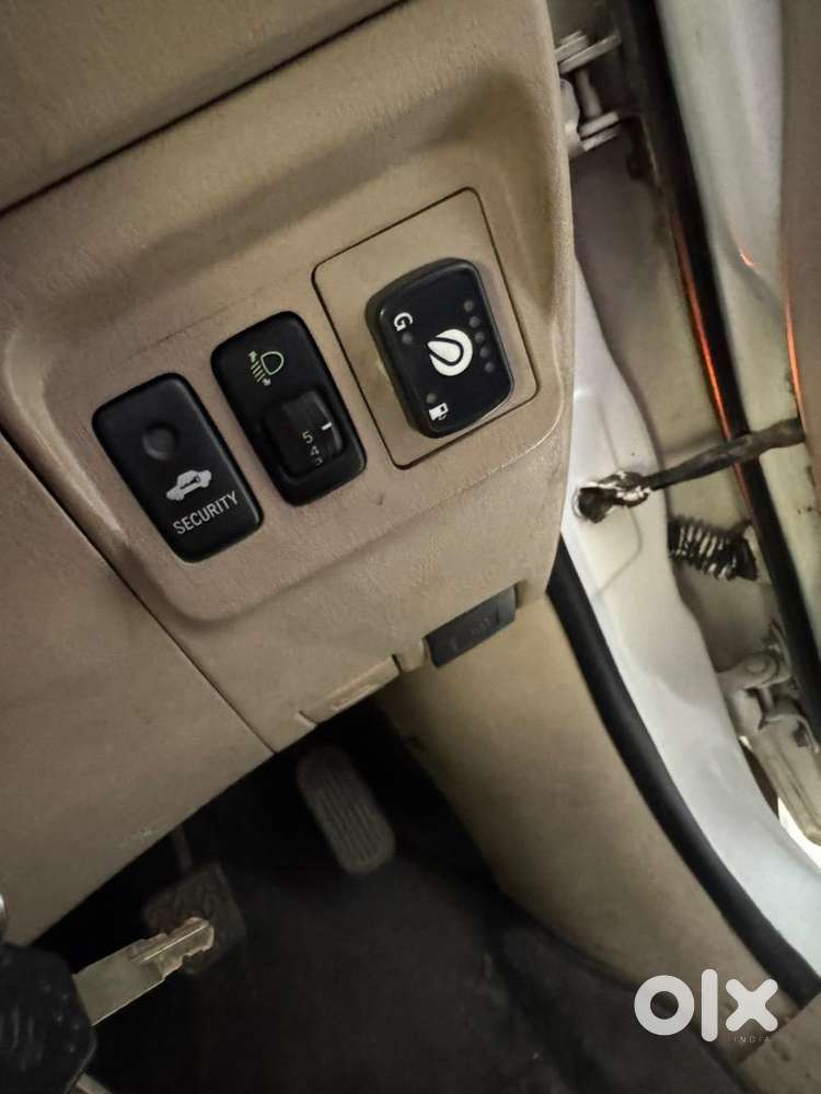 Toyota Innova 2009 Cng & Hybrids Well Maintained