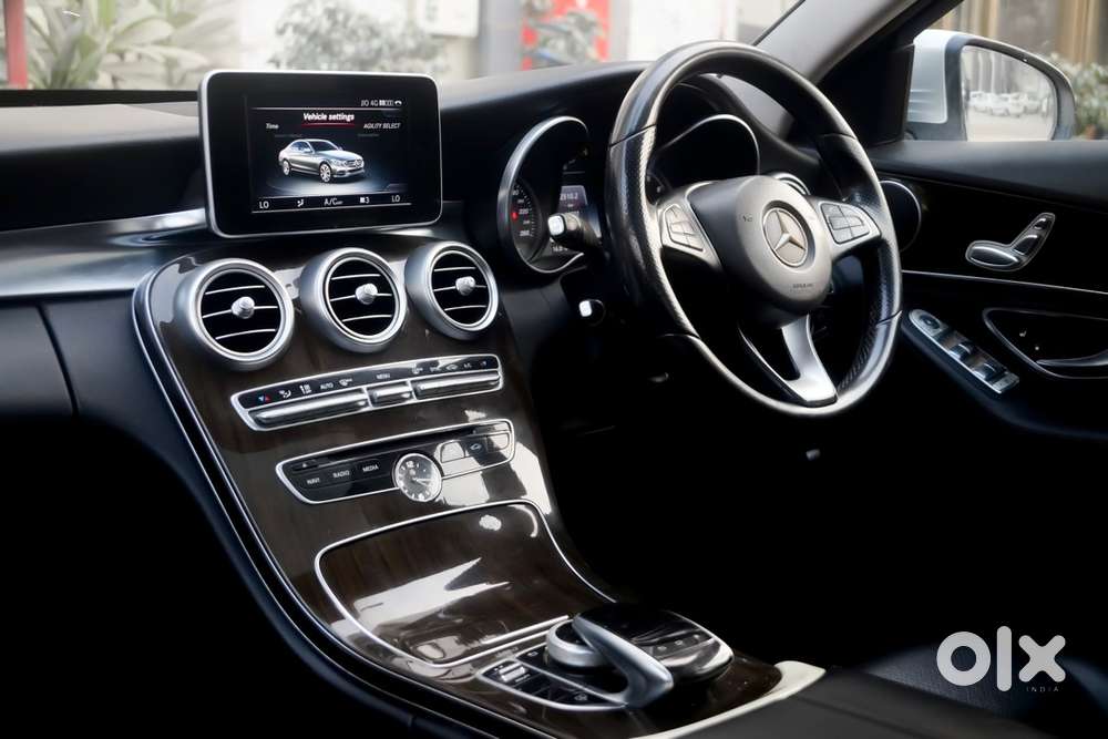 2015 Mercedes-benz C200 Avantgarde  Low Mileage  Panoramic Roof