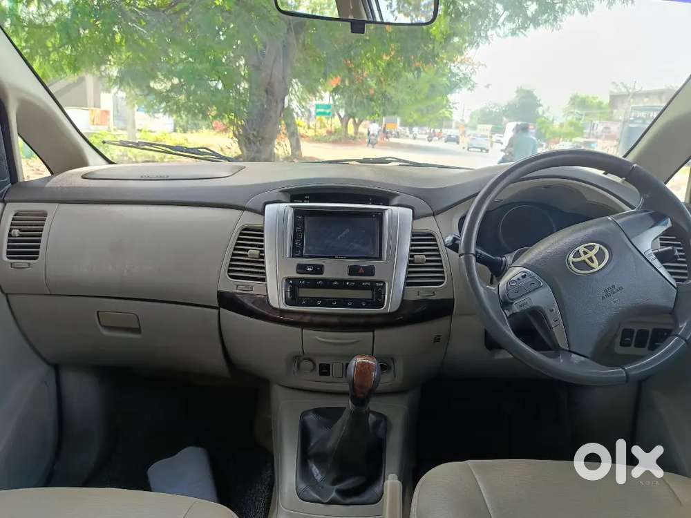Toyota Innova 2.5 V 2013