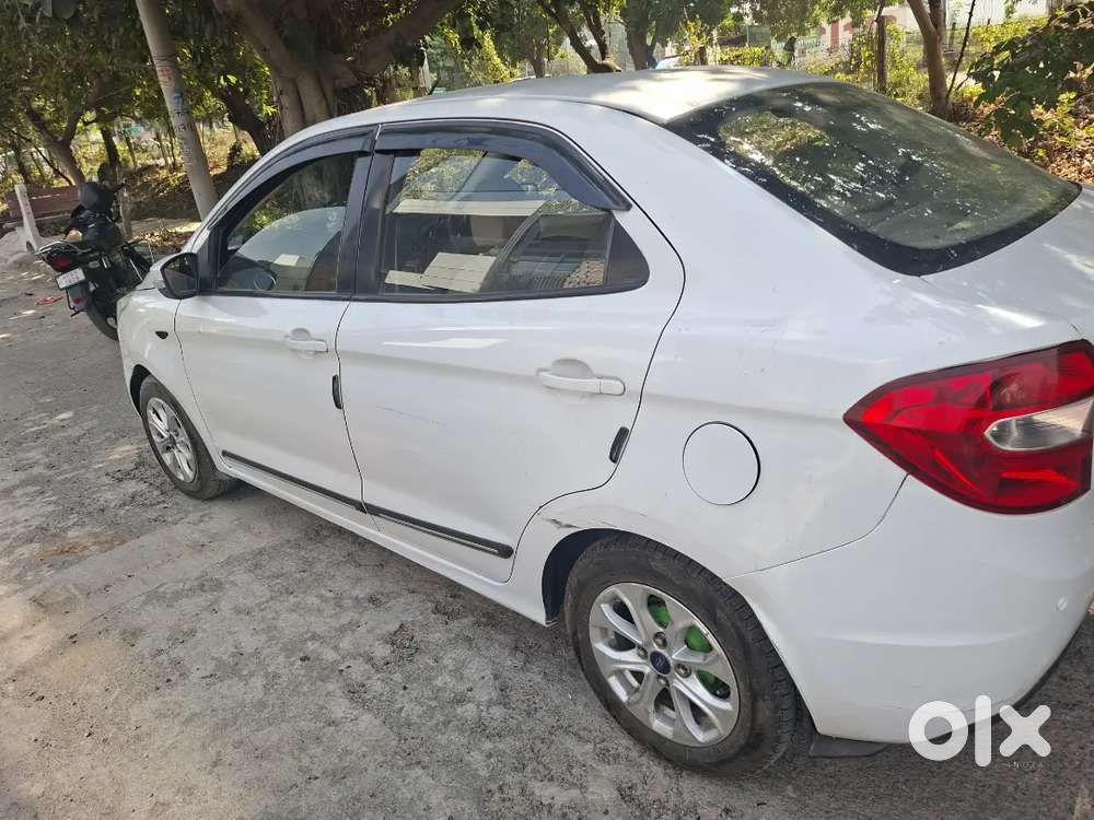 Ford Aspire Titatinium Blu 2017