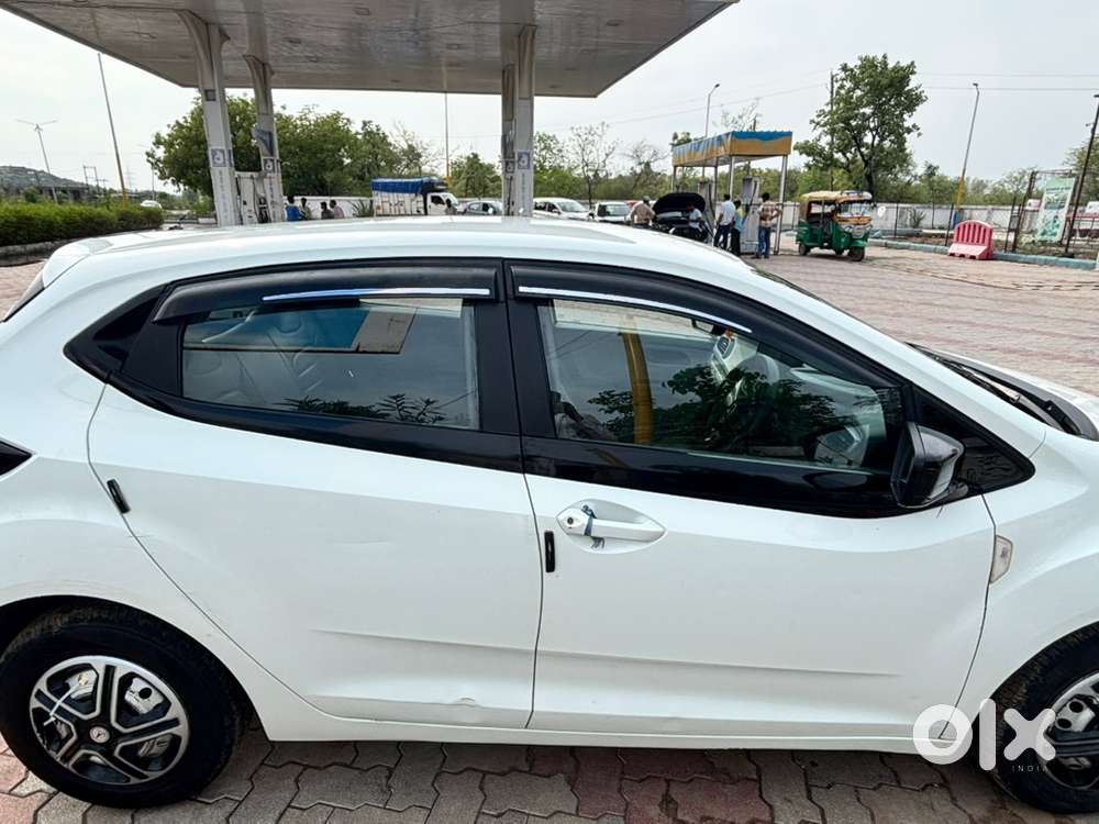 Tata Altroz Petrol 2021