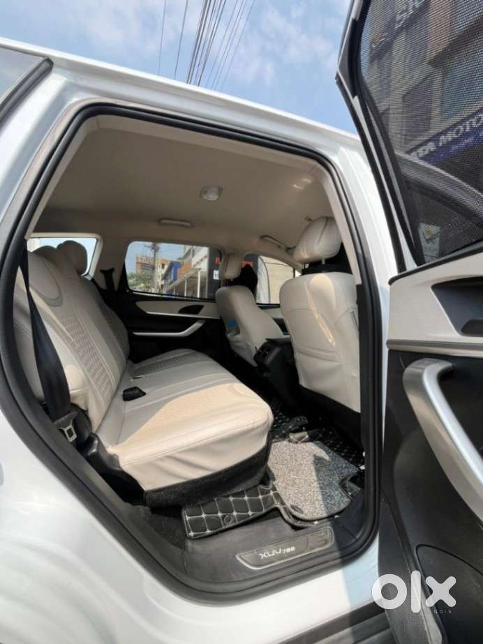 Mahindra Xuv700 2.0 Ax 5 Petrol At Str, 2022, Petrol