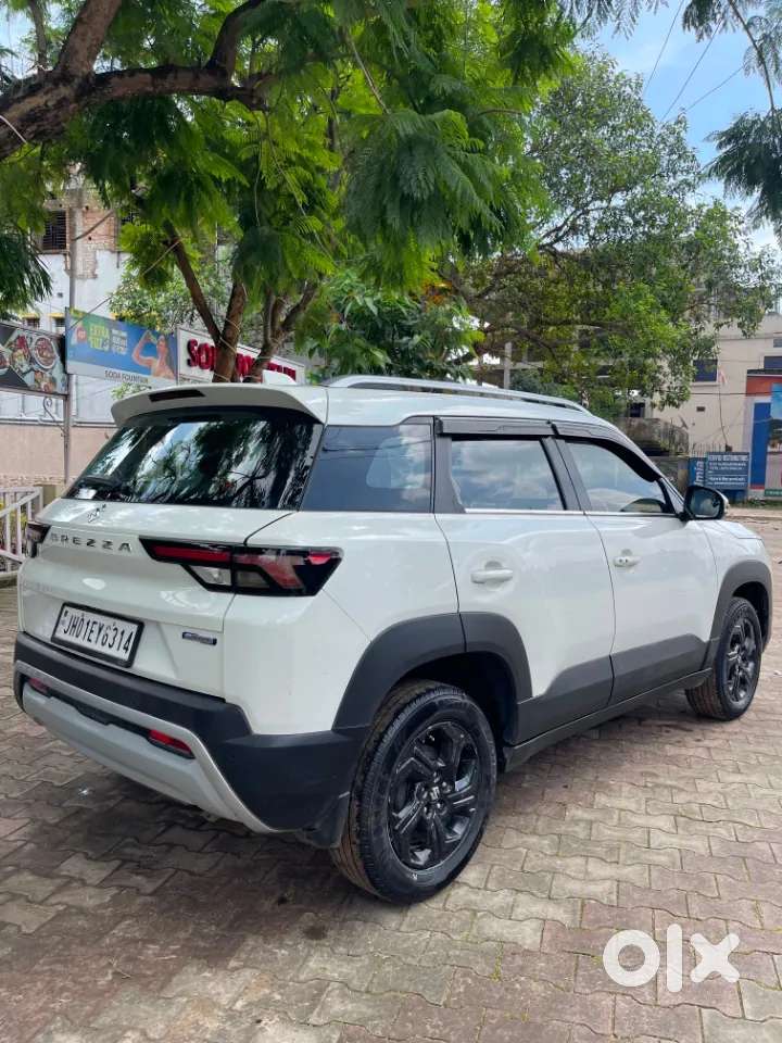 Maruti Suzuki Brezza 1.5 Zxi At Smart Hybrid Dual Tone, 2023, Petrol