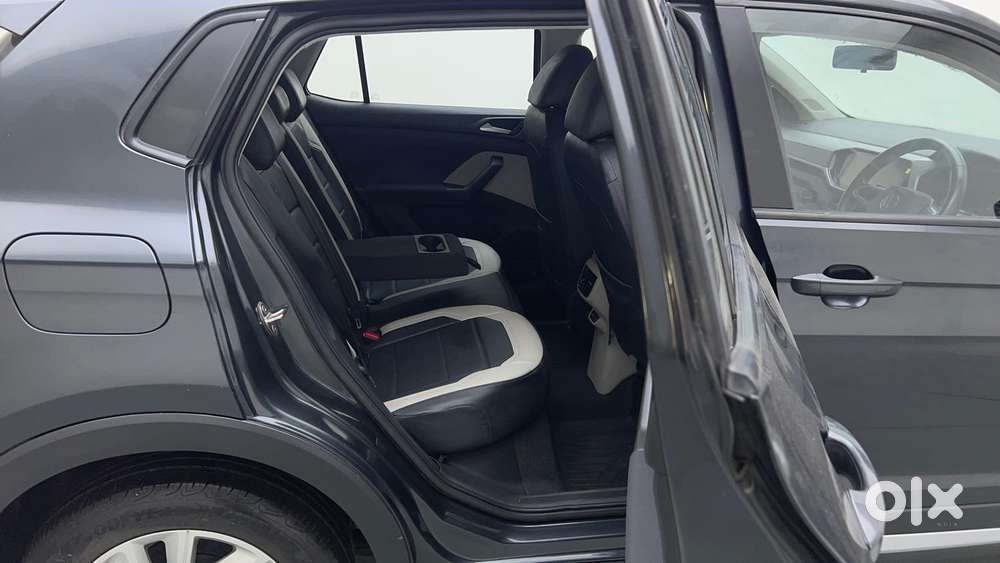 Volkswagen Taigun 1.0 Tsi Highline At, 2022, Petrol