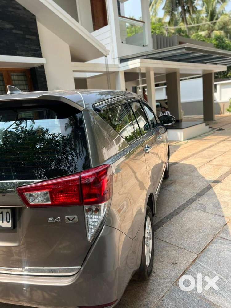 2018 Toyota Innova Crysta Diesel Manual 8-seater  1st Owner