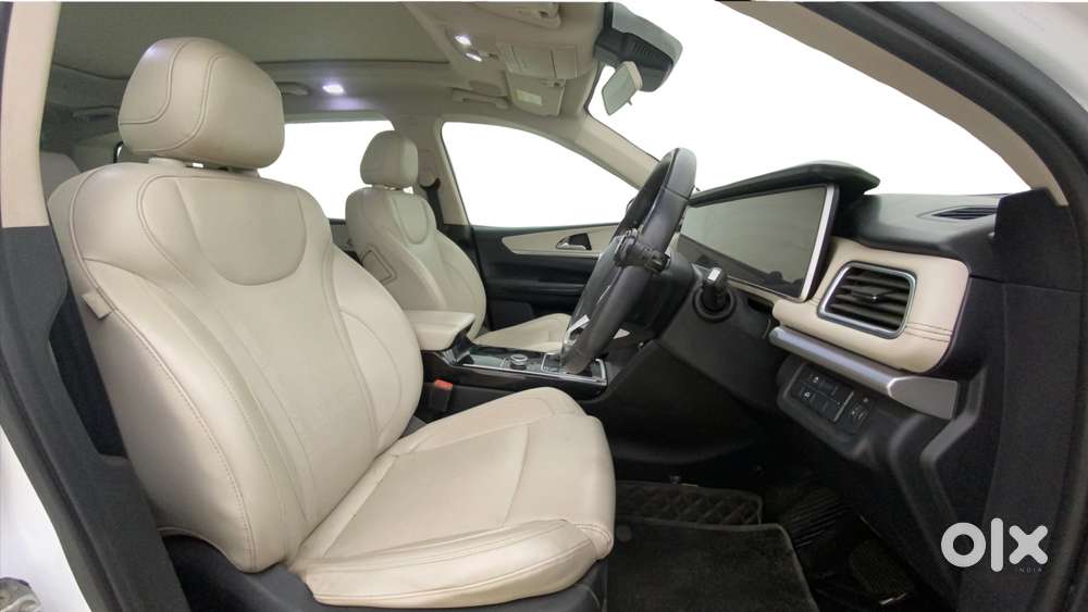 Mahindra Xuv700 2.2 Ax 7 Diesel At Luxury Pack Str, 2021, Diesel