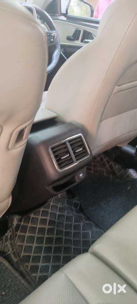 Mahindra Xuv700 Ax7l 6 Str At, 2024, Petrol