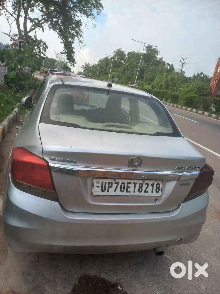 Honda Amaze 1.5 2016. R T O Lucknow Transfer Hai