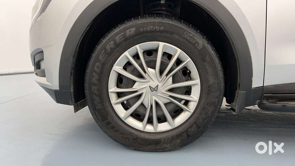 Mahindra Xuv700 2.0 Ax 3 Petrol At 5 Str, 2021, Petrol