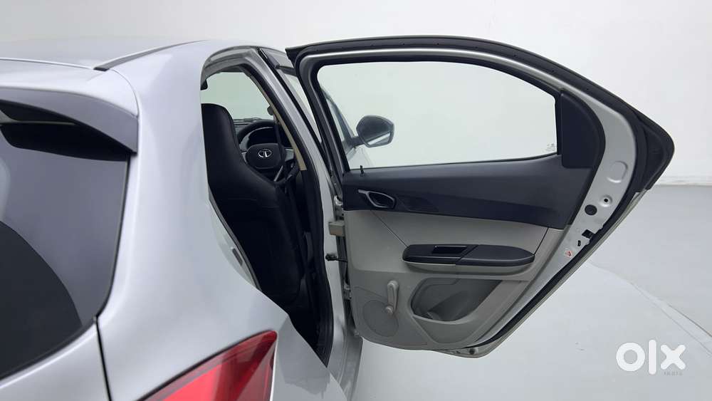 Tata Tiago Xe, 2016, Petrol