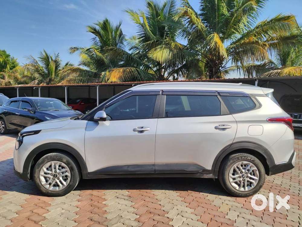 Kia Carens, 2023, Petrol