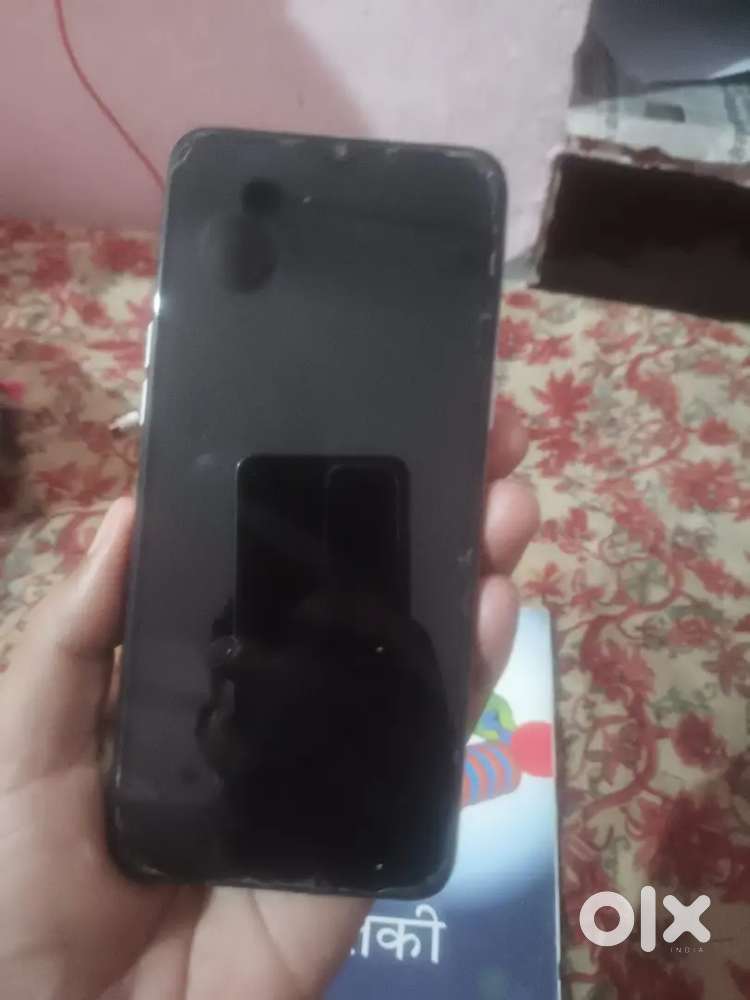 Raelme Narzo10Back side white color 4g mobile prefect condition