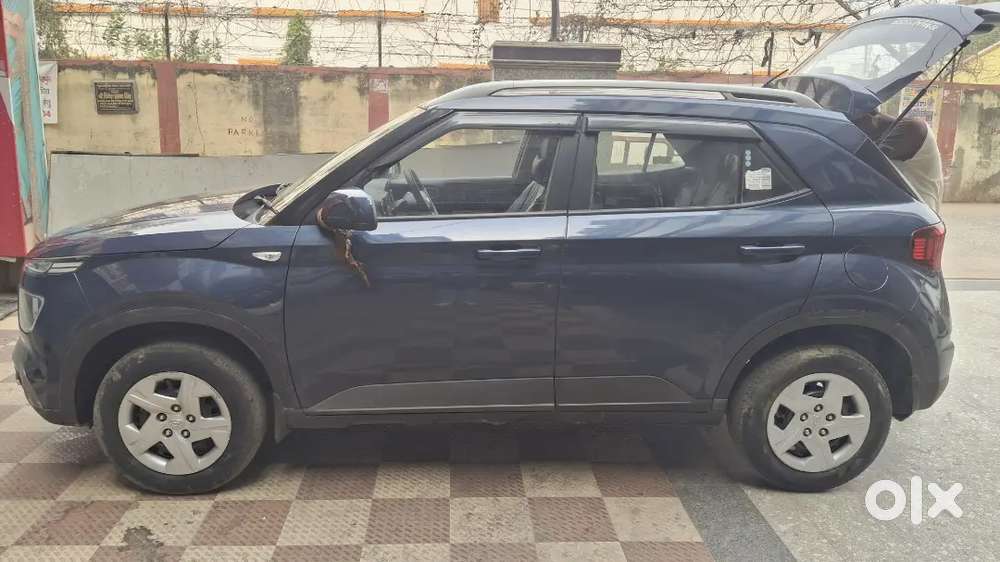 Hyundai Venue 2021 Petrol 1st Owner  Excellent Condition  39255km