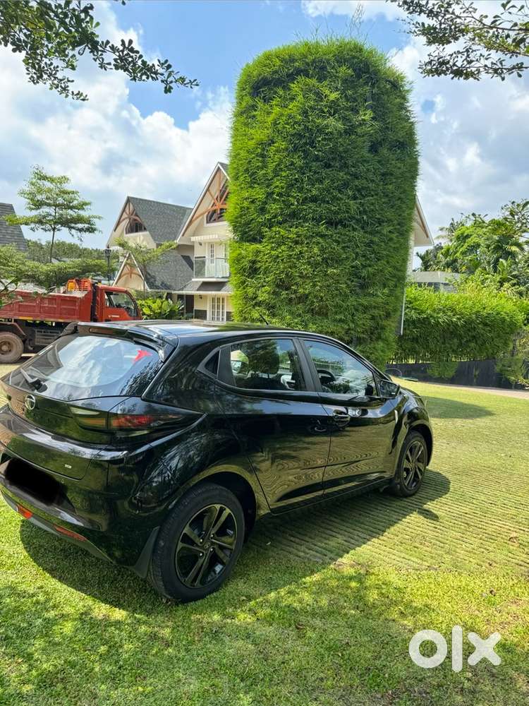 Tata Altroz Zx Plus Dark Edition (automatic)