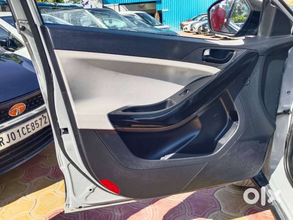 Tata Nexon, 2025, Petrol