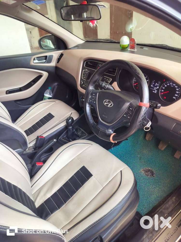 Bhut Safe Se Hai Car Bhut Hi Kam Renge Me Chali Hai