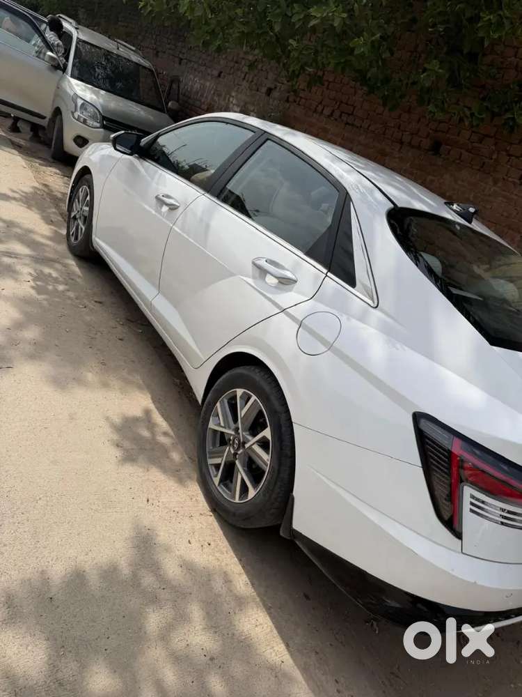 Verna 2024 Top Model Petrol White Colour