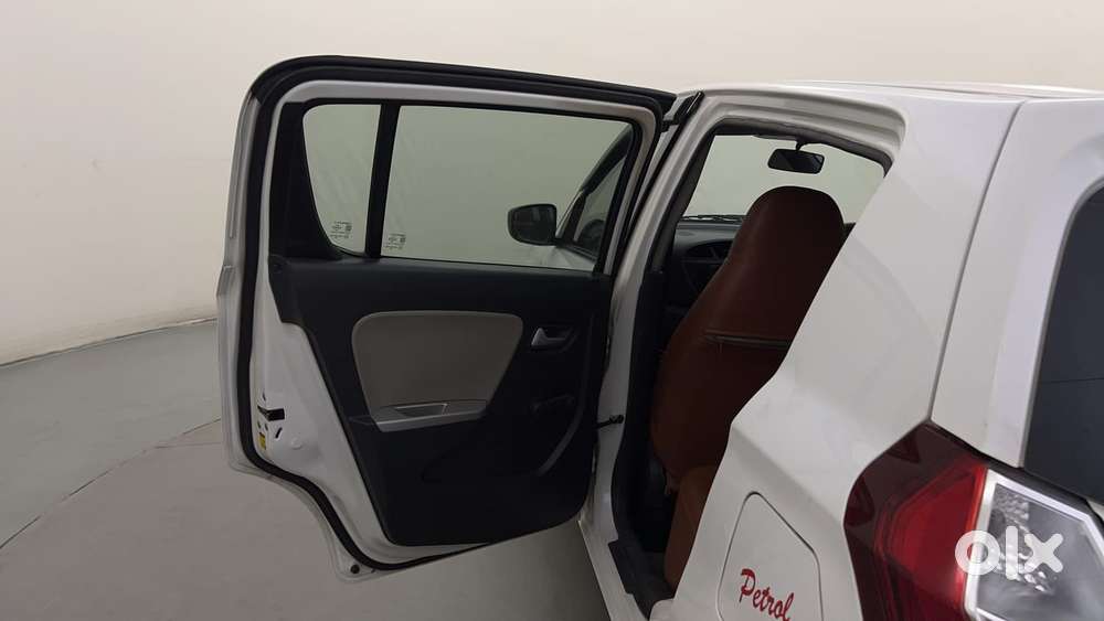 Maruti Suzuki Alto K10 1.0 Vxi Amt, 2015, Petrol