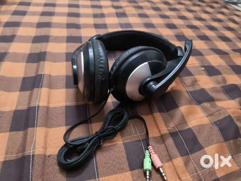 ZEBRONICS Zeb-200HM Wired On Ear Headphone with Mic