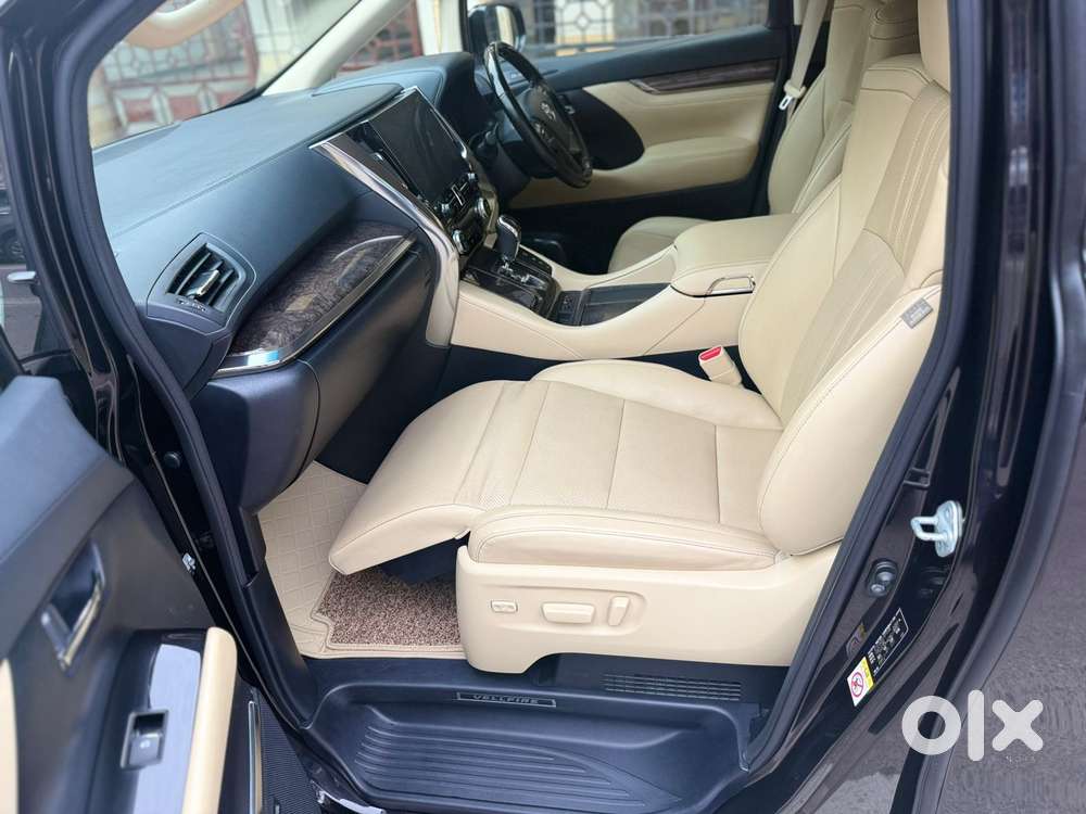 Toyota Vellfire 2.5 Executive Lounge, 2019, Petrol