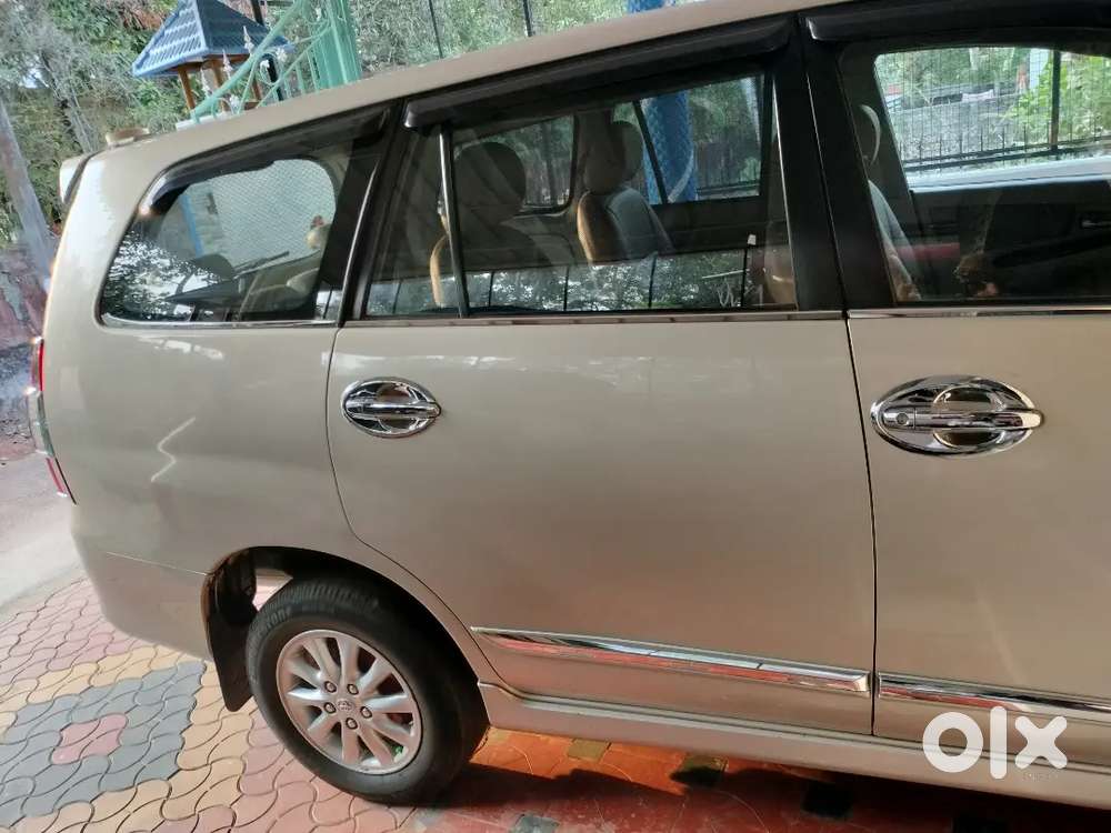 Toyota Innova 2014  2.5 V 7 Seater Diesel 105000 Km Driven