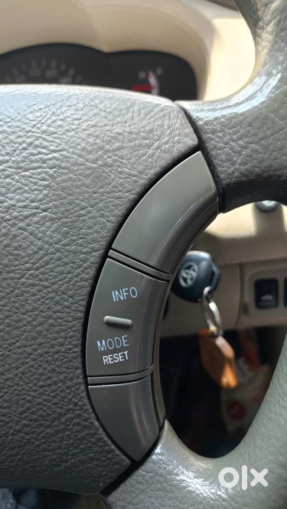 Toyota Innova 2004-2011 2.5 V Diesel 8-seater, 2011, Diesel