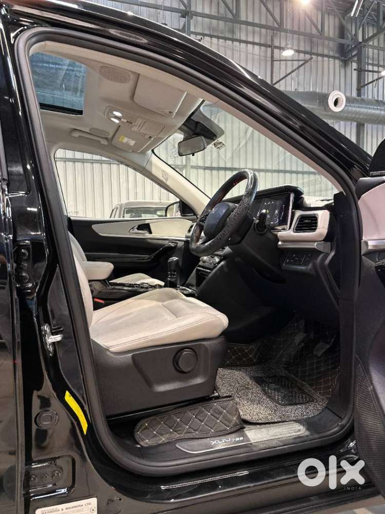 Mahindra Xuv700 2.2 Ax 7 Diesel Mt Luxury Pack Str, 2025, Diesel