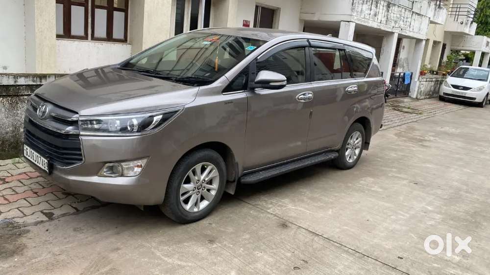 Toyota Innova Crysta 2.4 V 2016