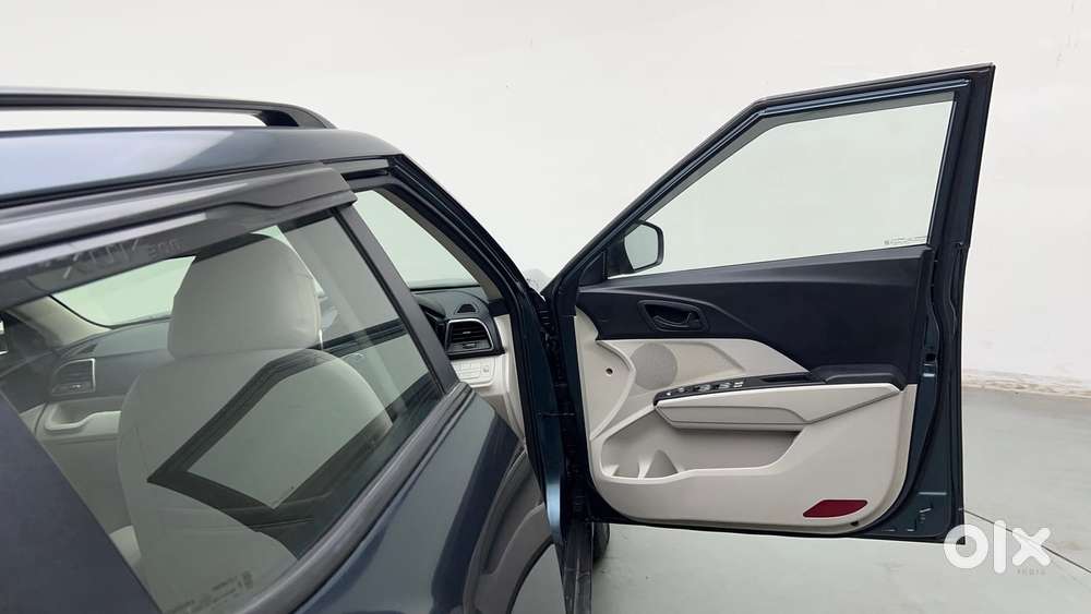 Mahindra Xuv300 W6, 2020, Petrol