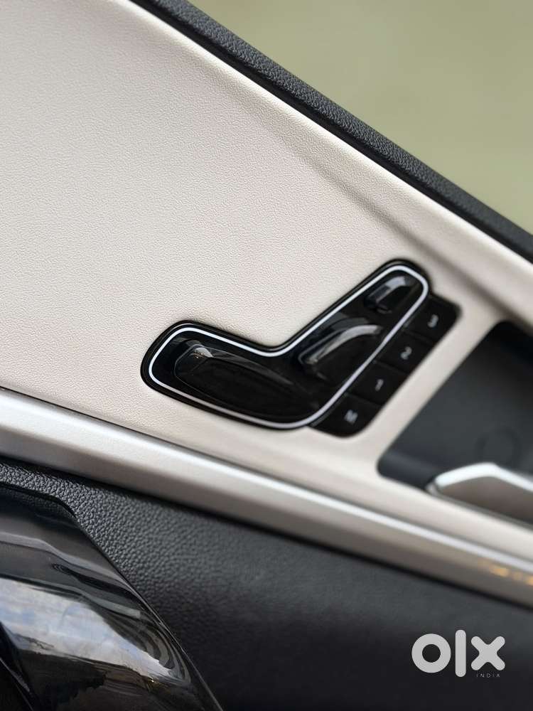 Mahindra Xuv700 Ax7 Luxury Pack Awd, 2022, Diesel