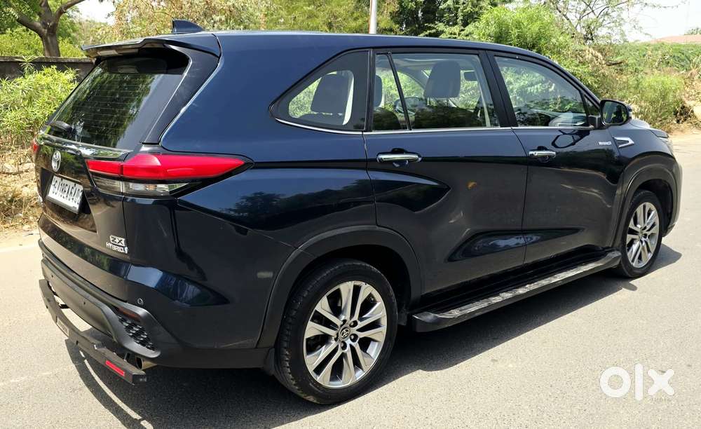 Toyota Innova Hycross 2.0 Zx (o) Hybrid 7 Str, 2023, Petrol