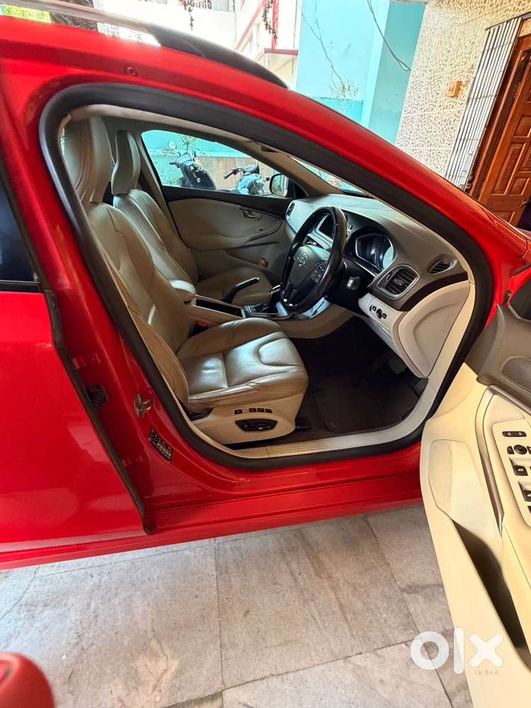 Volvo V40 Cross Country 2017 Petrol Well Maintained