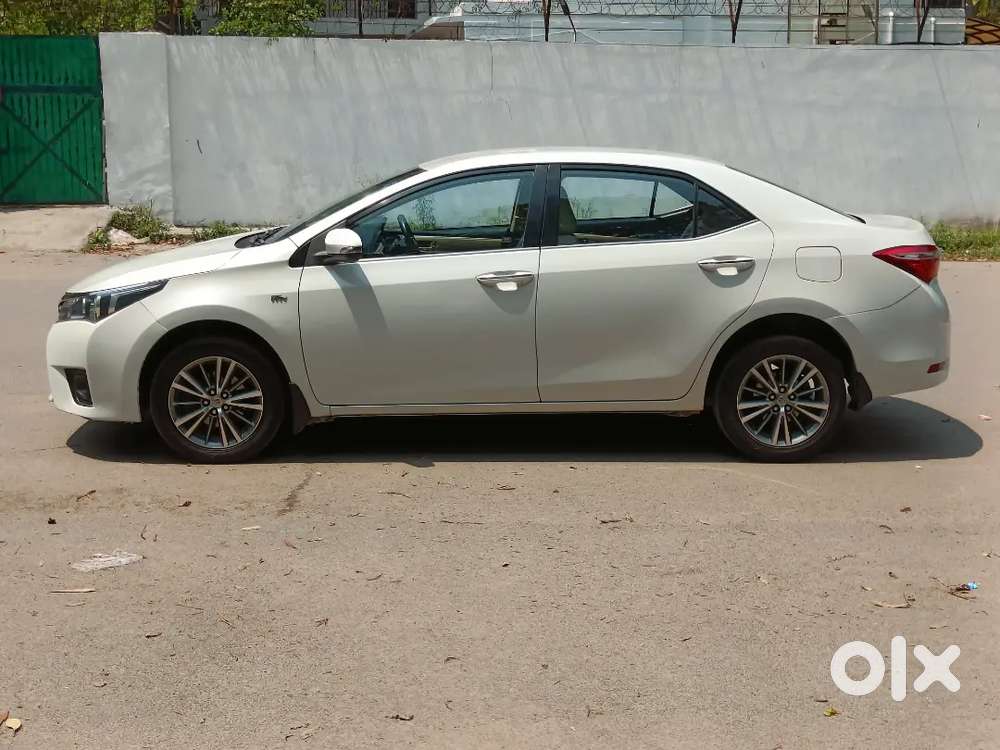 Corolla Altis 2015 Gl Top Variant Petrol